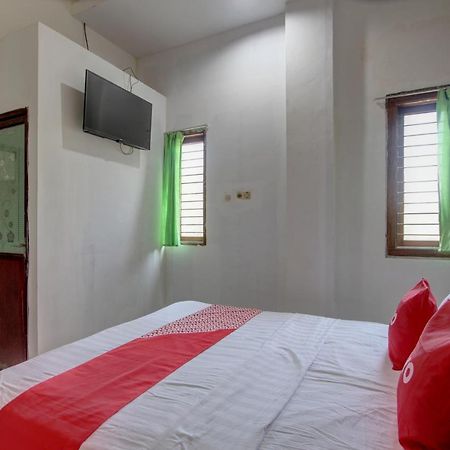 Capital O 91690 Moza Guest House Klaten Esterno foto