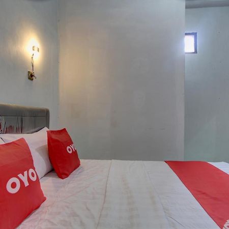 Capital O 91690 Moza Guest House Klaten Esterno foto