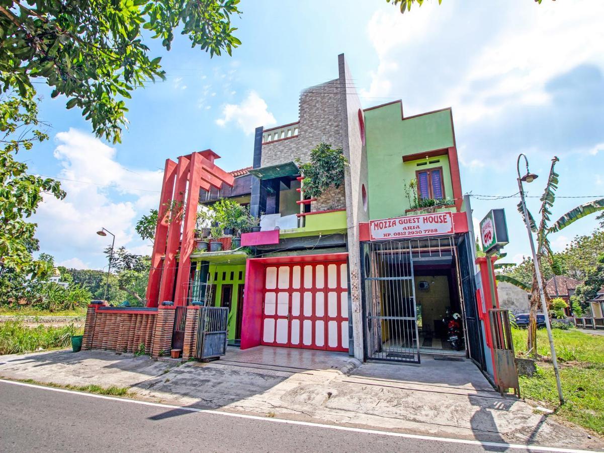 Capital O 91690 Moza Guest House Klaten Esterno foto