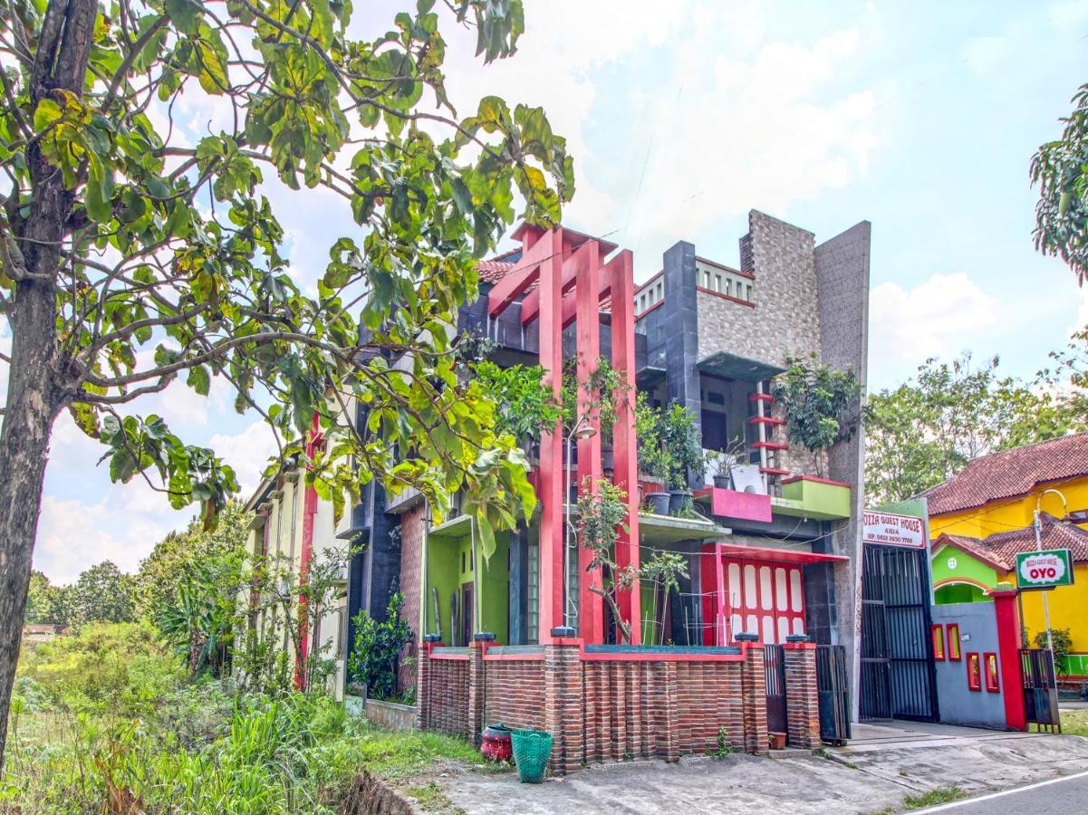 Capital O 91690 Moza Guest House Klaten Esterno foto