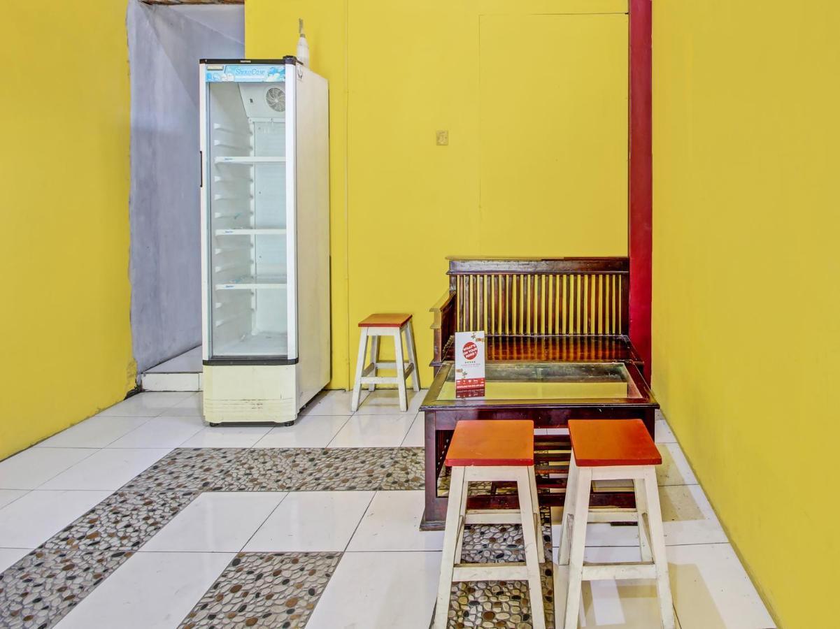 Capital O 91690 Moza Guest House Klaten Esterno foto