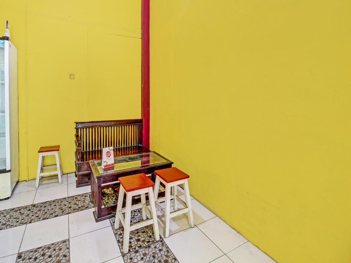 Capital O 91690 Moza Guest House Klaten Esterno foto