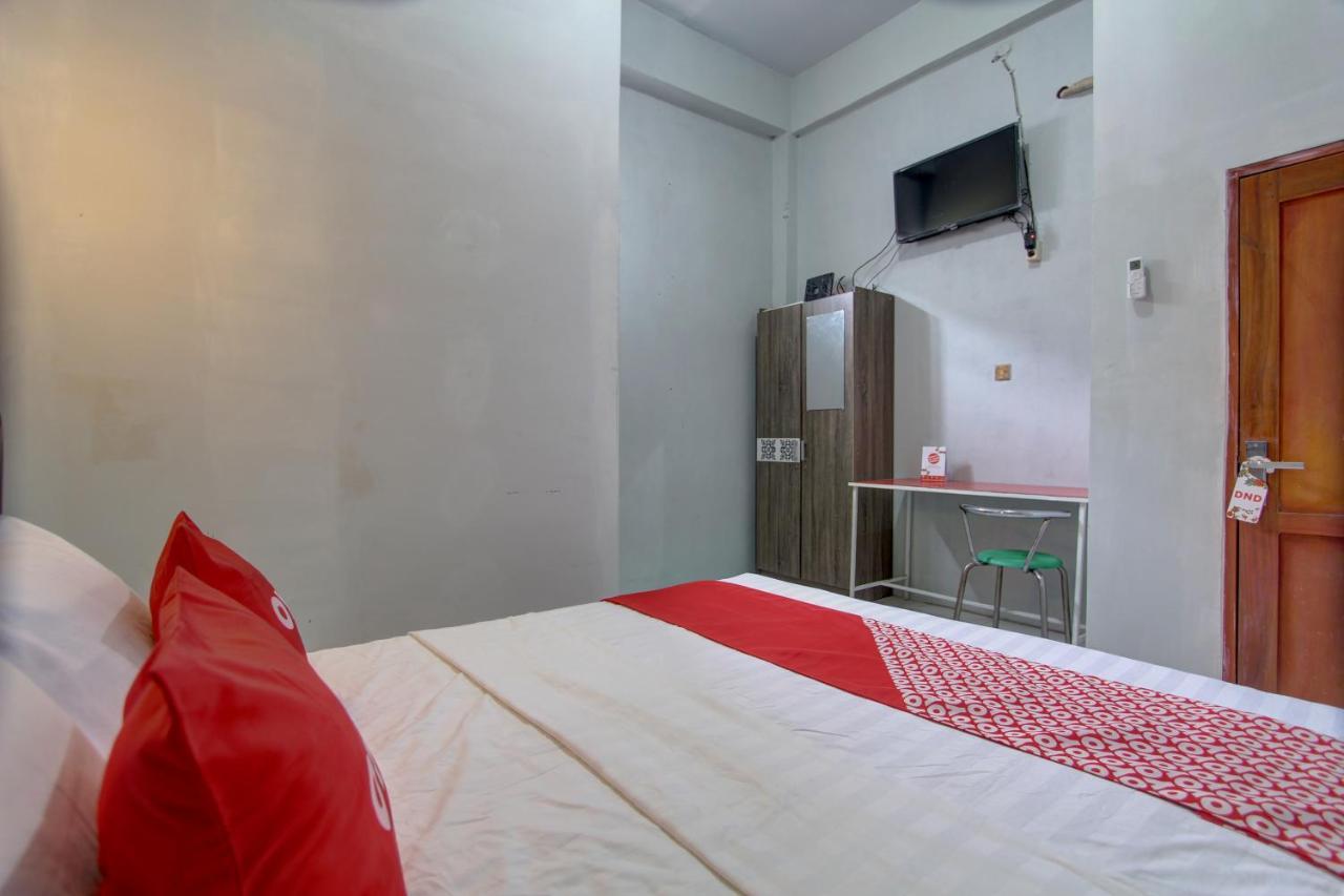 Capital O 91690 Moza Guest House Klaten Esterno foto