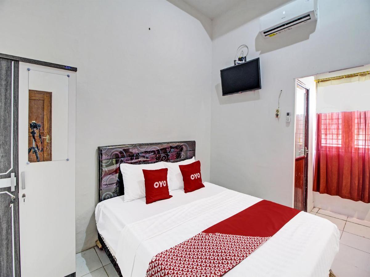 Capital O 91690 Moza Guest House Klaten Esterno foto