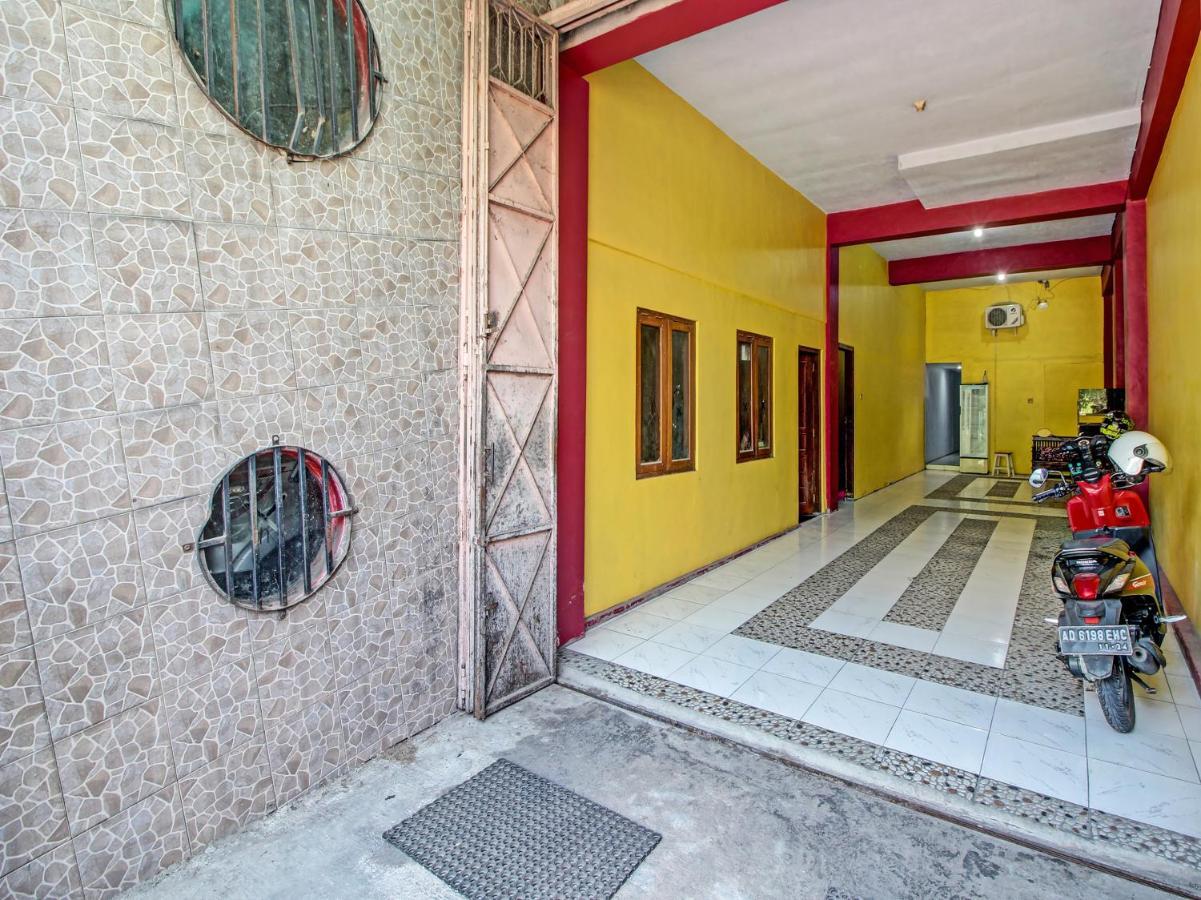 Capital O 91690 Moza Guest House Klaten Esterno foto