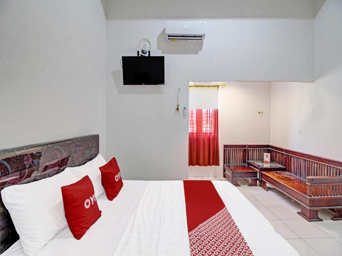 Capital O 91690 Moza Guest House Klaten Esterno foto