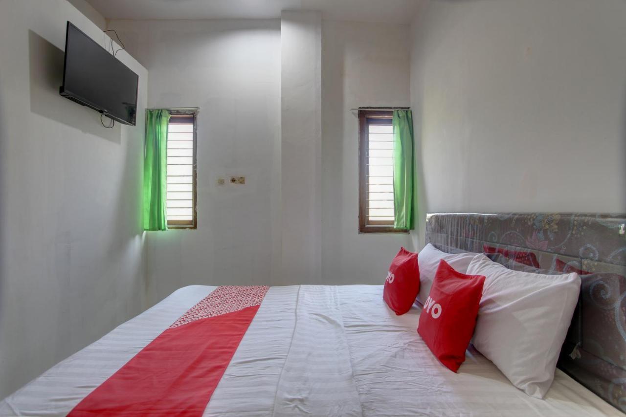 Capital O 91690 Moza Guest House Klaten Esterno foto