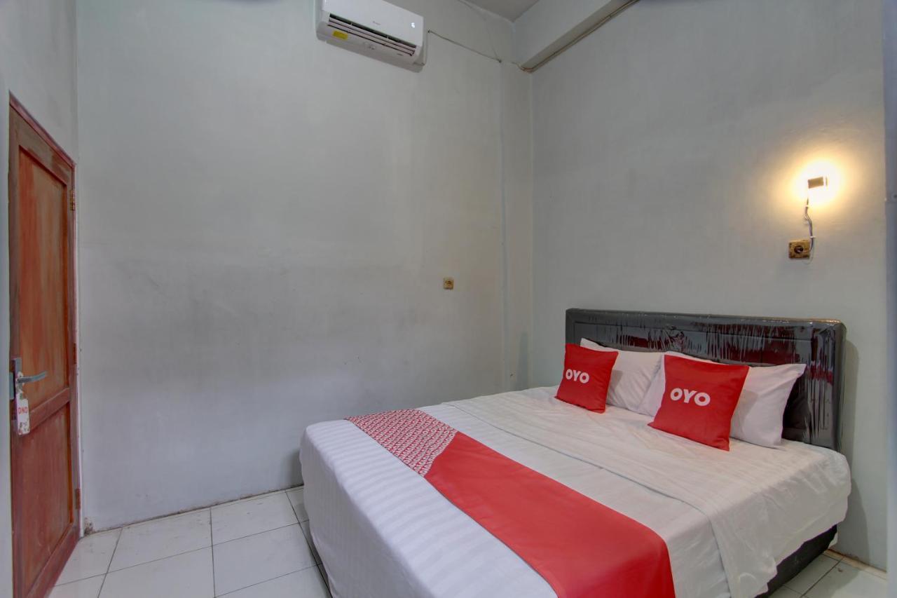 Capital O 91690 Moza Guest House Klaten Esterno foto