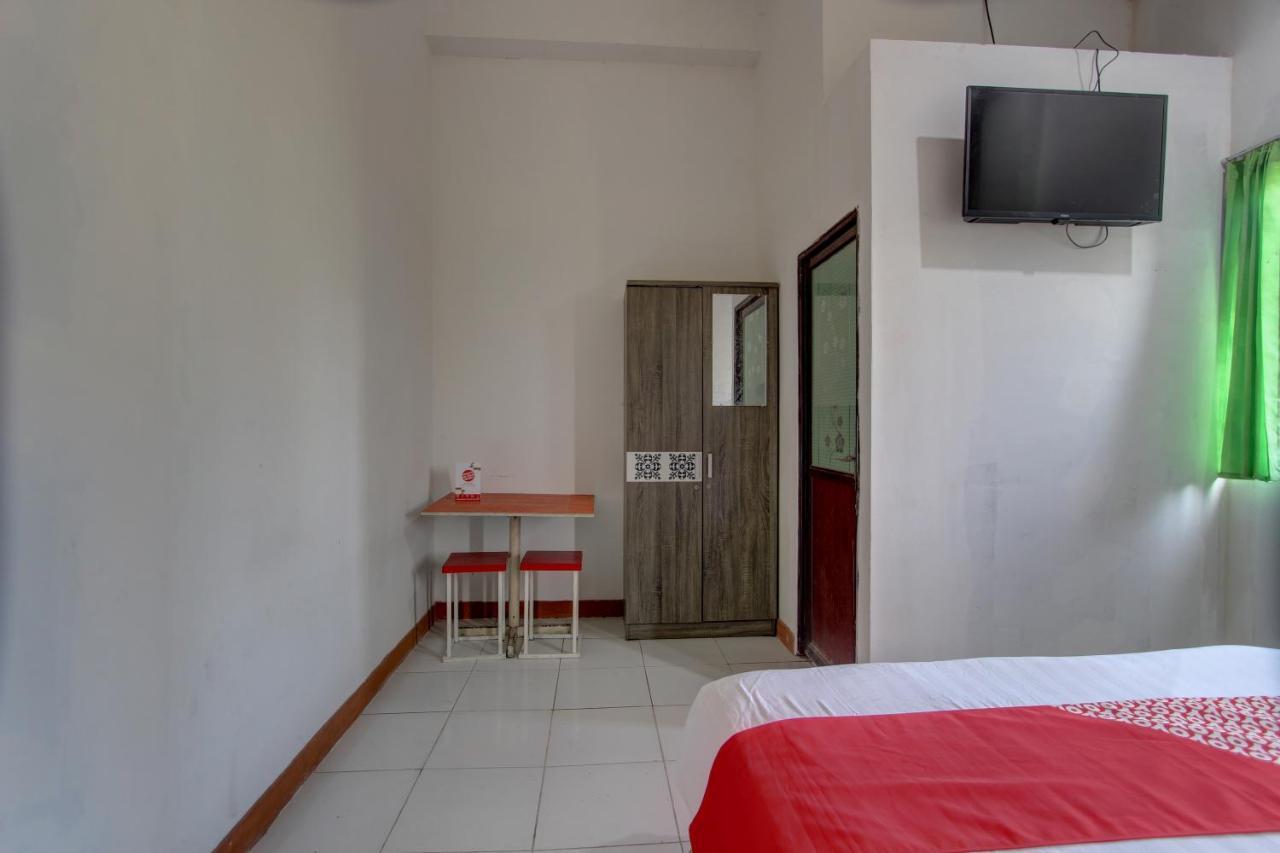 Capital O 91690 Moza Guest House Klaten Esterno foto