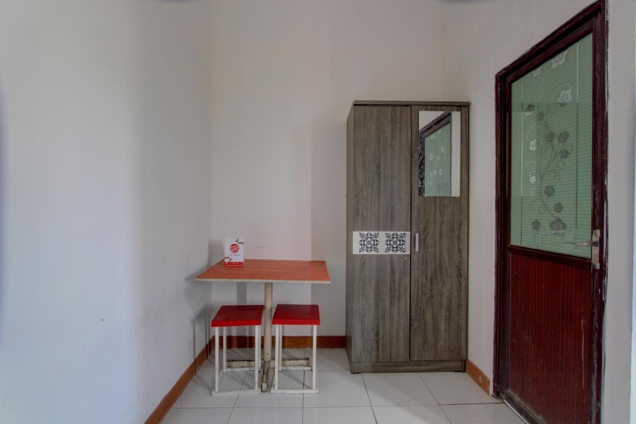 Capital O 91690 Moza Guest House Klaten Esterno foto